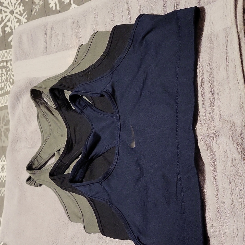 WOMENS NIKE DRI FIT XLARGE SPORTS BRAS TOTAL OF 4